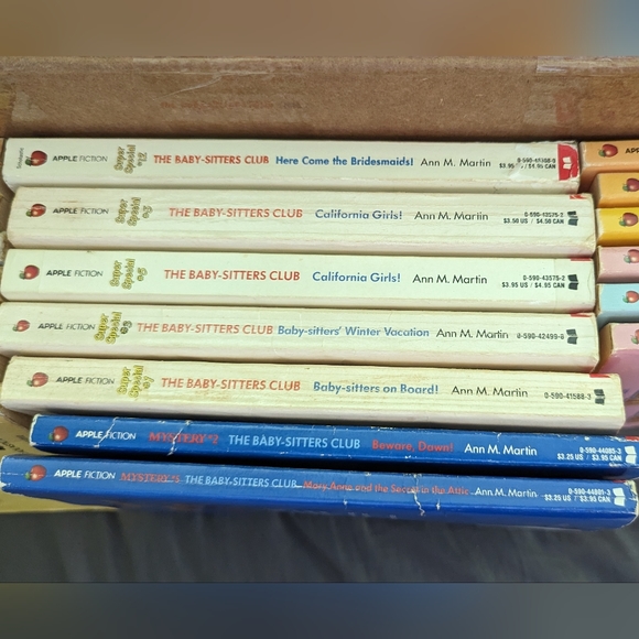 Books - Picture 3 of 7